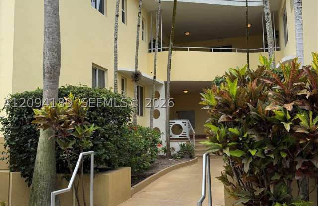 2880 Pine Tree Dr Gallery 2