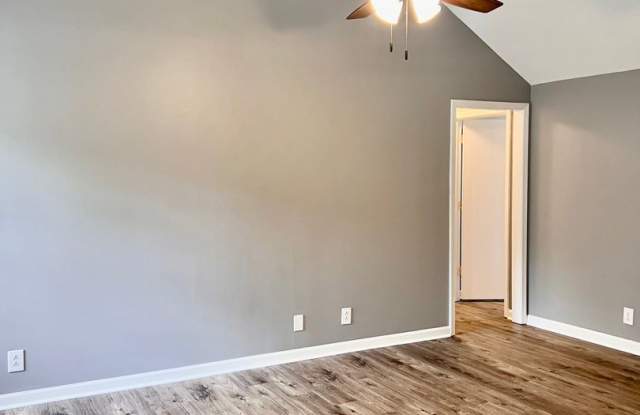 Receive Half Off your first Full Month! 3 Bedroom Home Available in Woodlawn! Gallery 4