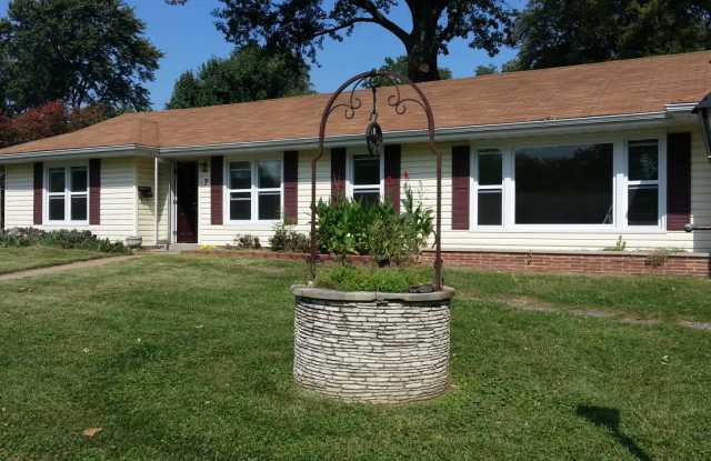 COMING SOON! 3B 1b Florissant Home For Rent photos photos