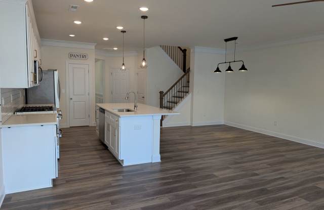 Beautiful 3 Bedroom, 2.5 Bathroom Townhome in Harrisburg Village. Don’t Miss Out! Gallery 4