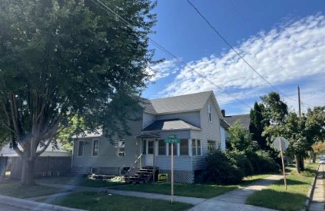 4 Bed 2 Bath House for Rent - 2101 Thomas Street, Marinette, WI 54143