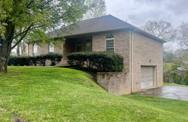 Private 3 bed 2bath house in Johnson City Gallery 3