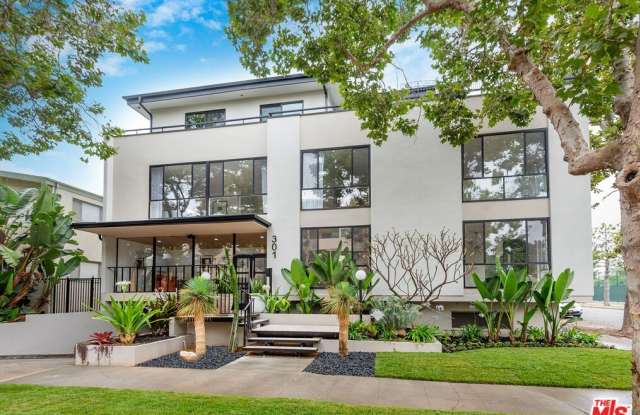 301 S Rexford Dr unit: 6 photos photos