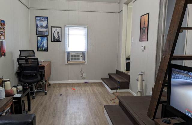 2007 College St Gallery 4