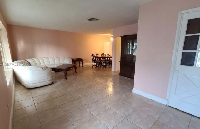 6808 NW 75th St photos photos