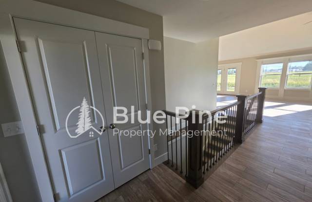 4589 Blackstone Drive Gallery 2