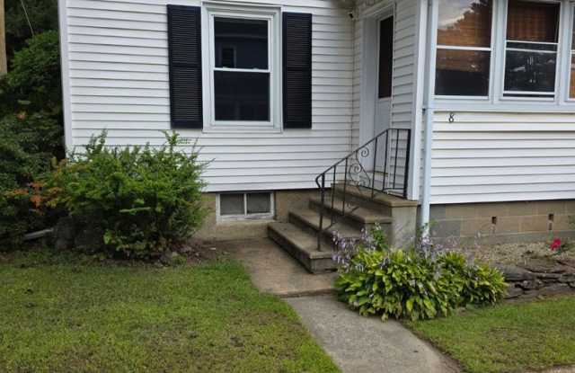 Charming 3BR Duplex in South Barre Gallery 3