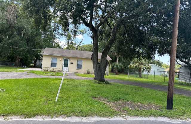 Beautiful Home Oversized Lot - 1321 East Alabama Street, Plant City, FL 33563