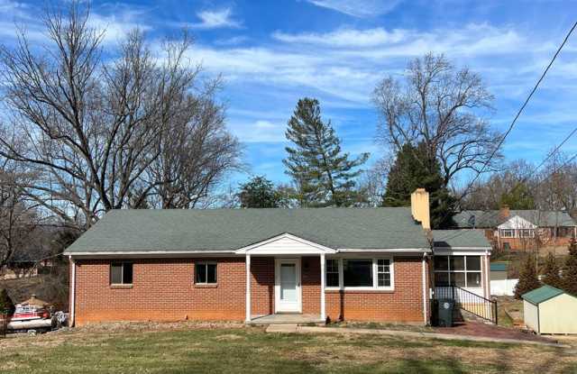Charming 3 bedroom house - 115 Beverly Hills Circle, Lynchburg, VA 24502