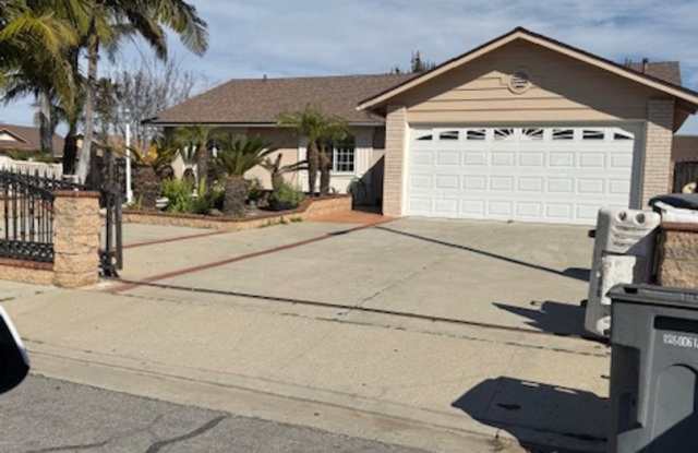 College estate house for lease - 4000 Columbia Drive, Oxnard, CA 93033