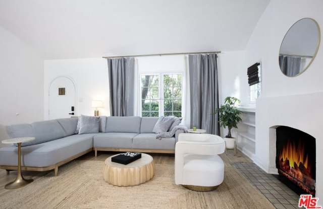 951 N Martel Ave photos photos