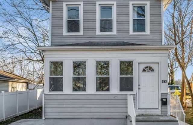 253 S Pearl Street S unit: B photos photos