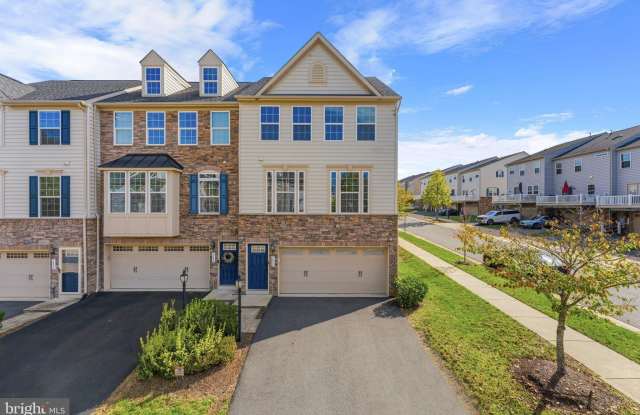 7011 DARBEY KNOLL Drive Gallery 1