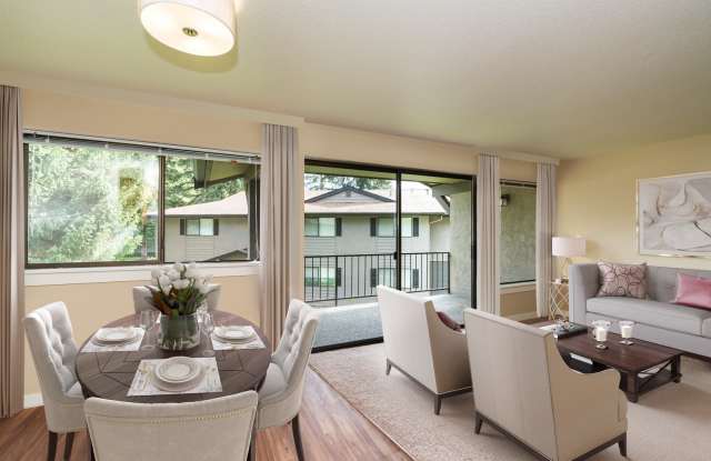 Del Mar Village Apartments Gallery 4