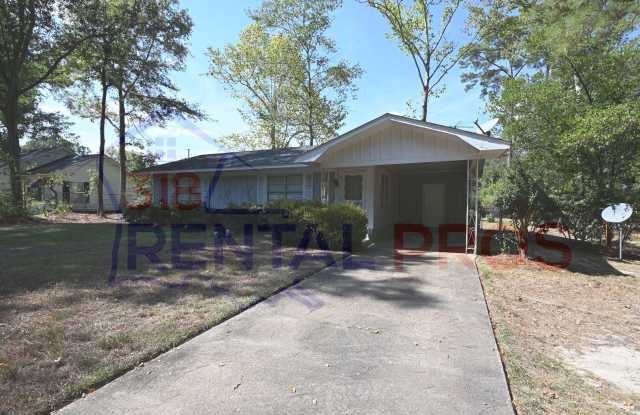 2 Bedroom with Large Backyard Close to Tech! Gallery 4