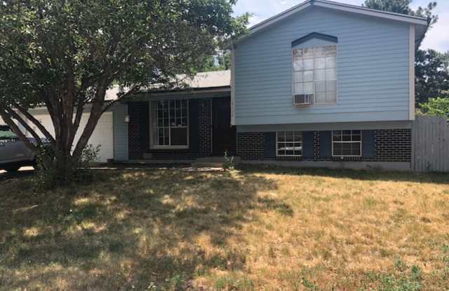 Roomy 3 bed/2 bath house with yard photos photos Roomy 3 bed/2 bath house with yard photos photos