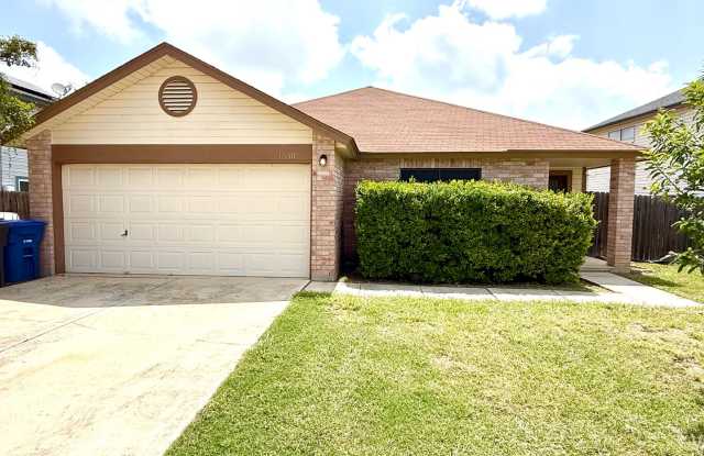 *MOVE IN SPECIAL* Beautiful 3 Bedroom Home with Granite Countertops & Large Backyard Gallery 1