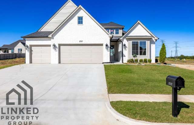 Luxury New-Build Home Near Bixby & Jenks Gallery 1