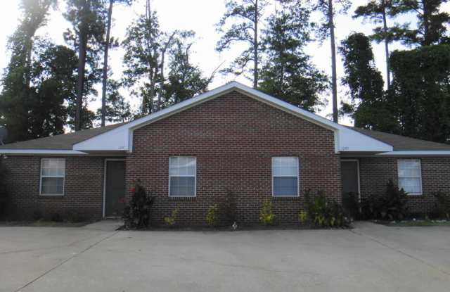 2B/2B Duplex With Fenced Yard! photos photos