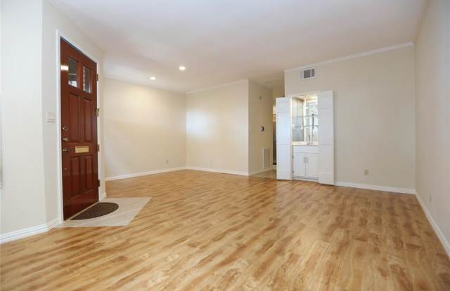 2604 W Holcombe Boulevard Gallery 3