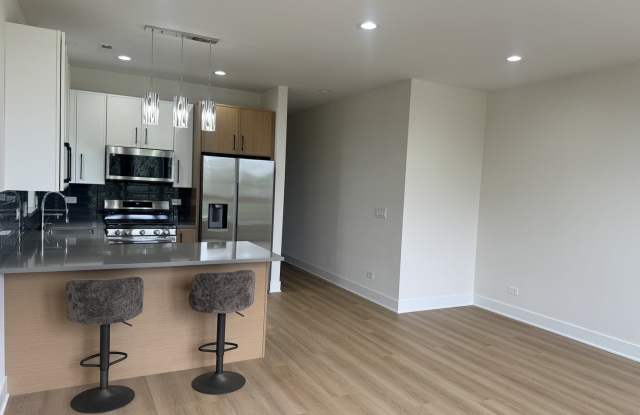 3723 S Lake Park Avenue Gallery 4