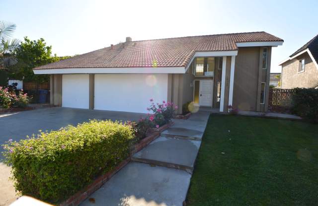 Beautiful 2 Story 4 BD + Den 3 BA Pool home in Tustin - 14662 Alder Lane, Tustin, CA 92780