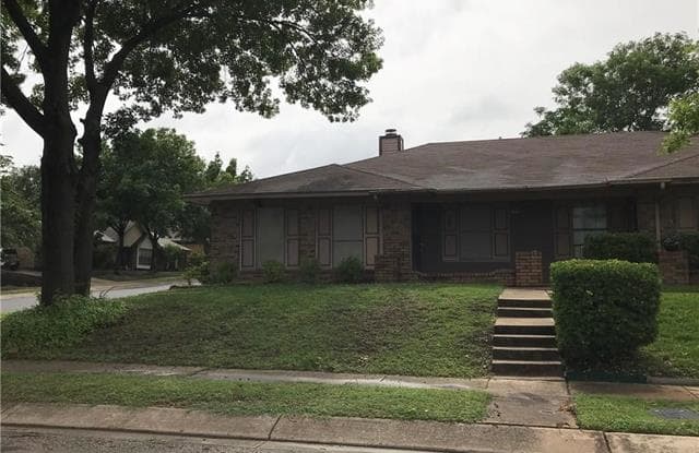 1101 Oaklawn Court - 1101 Oaklawn Court, Bedford, TX 76022