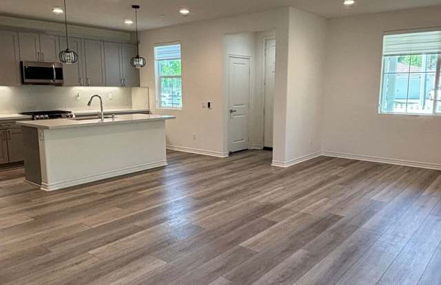 Bright Four-Bedroom Townhome in Whittier and Walkable Palm Park photos photos