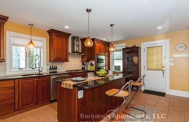 189 Robbins St - 189 Robbins Street, Waltham, MA 02453