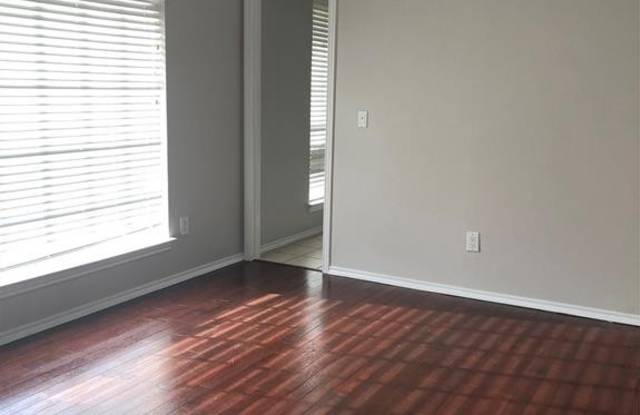 1803 Kensington Drive Gallery 4