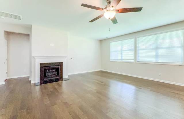 8027 Forest Hills Dr Gallery 2