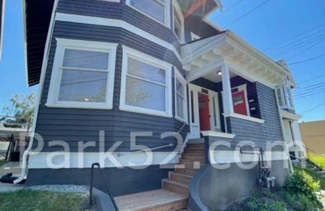 2 Bedroom 1 Bathroom Duplex - 1406 6th Ave, Tacoma, WA 98405 - 1406 South 6th Avenue, Tacoma, WA 98405