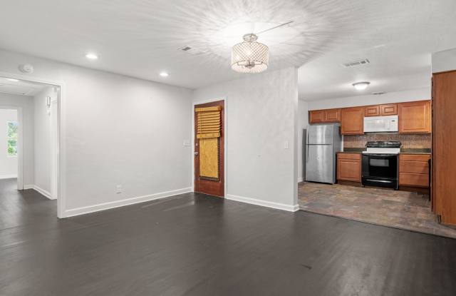 3 Bed 1 Bath Home near Osceola Golf Course Gallery 4