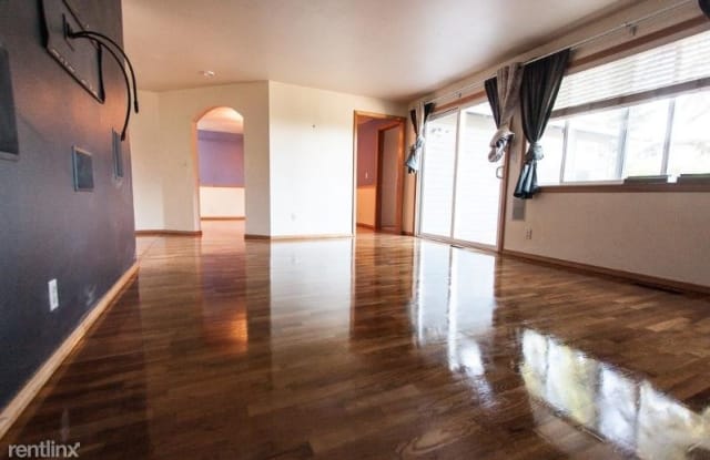 14114 NE 71st St - 14114 Northeast 71st Street, Redmond, WA 98052