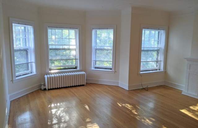 731 Hinman Gallery 2
