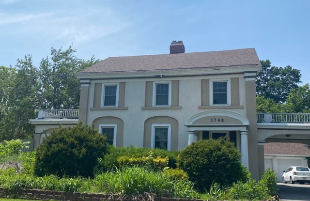 1745 S National Ave - 1745 South National Avenue, Springfield, MO 65807