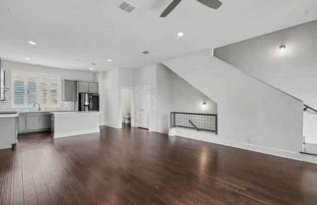4 Week Free Move-In Incentive! Modern Downtown SA Townhome | Rooftop Balcony, Private Garage & All Appliances Included photos photos 4 Week Free Move-In Incentive! Modern Downtown SA Townhome | Rooftop Balcony, Private Garage & All Appliances Included photos photos