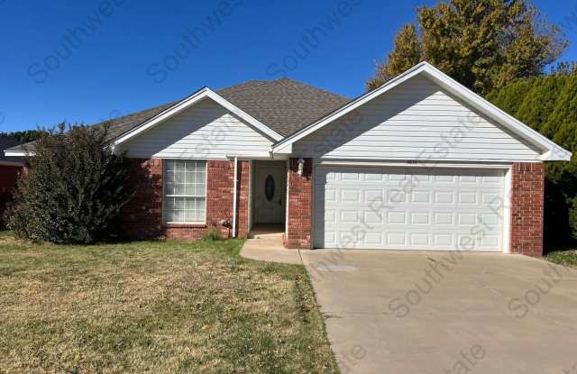 Beautiful 3 bedroom 2 bath brick home - 3833 Benjamin Davis Drive, Clovis, NM 88101