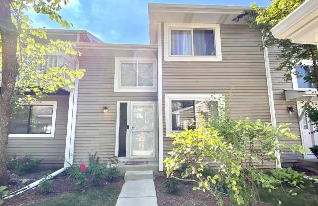 952 Vernon Court - 952 Vernon Court, Vernon Hills, IL 60061