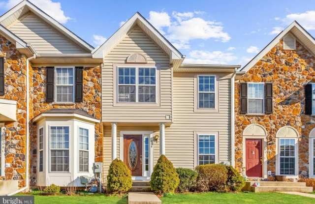 Spacious Townhome with Modern Amenities and Relaxing Outdoor Space near Fort Meade photos photos Spacious Townhome with Modern Amenities and Relaxing Outdoor Space near Fort Meade photos photos