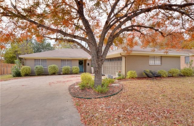 1806 E 18th - 1806 East 18th Street, Georgetown, TX 78626