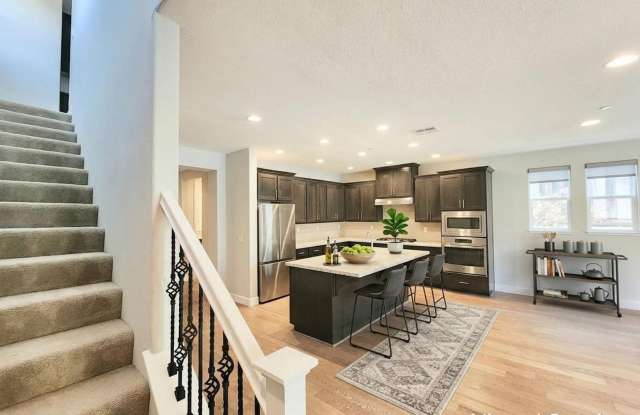 Spacious 5 bedroom house photos photos