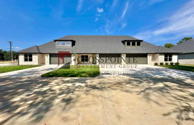 Tour Today! New Construction 4 Bed 2 Bath Triplex! photos photos