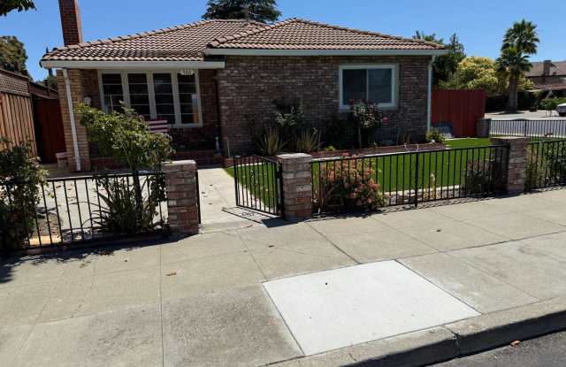 SINGLE STORY DOLL HOUSE ON CORNER LOT...3 BED/2BA WITH LAUNDRY ROOM photos photos
