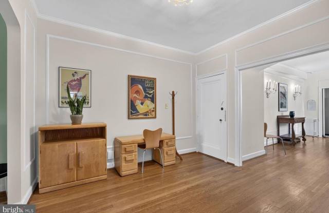 2737 DEVONSHIRE PL NW #402 Gallery 2