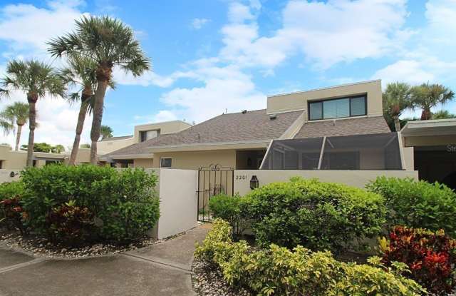 2201 MEADOWLAKE COURT - 2201 Meadowlake Court, The Meadows, FL 34235