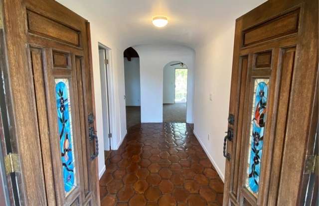 5926 Avenue Juan Bautista Gallery 2