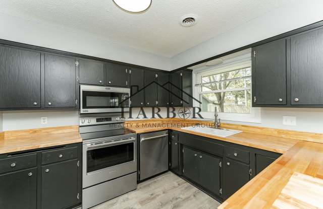 3521 15th Avenue NW photos photos