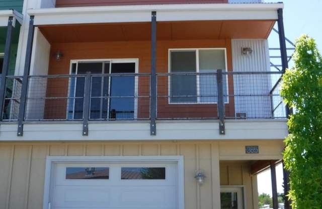 Chic artist-style lofts home with 3 bed 2.5 bath near Boise Greenbelt. photos photos
