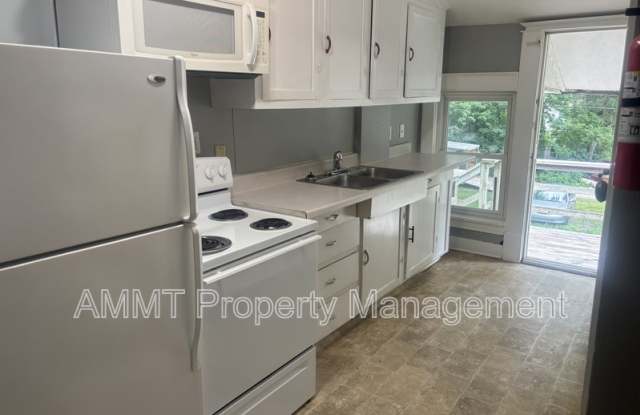 1725 D Avenue NE - 3 Gallery 2